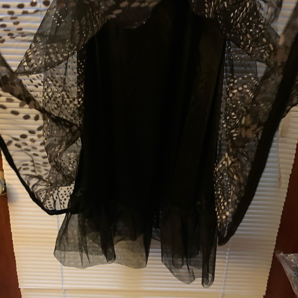 Worn during Year 12 graduation but can be used in any special occasion - Picture 4 of 6